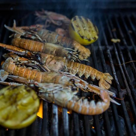 Отель Quinlan & Cooke Boutique Townhouse And Qcs Seafood Restaurant Кэрсивин Экстерьер фото